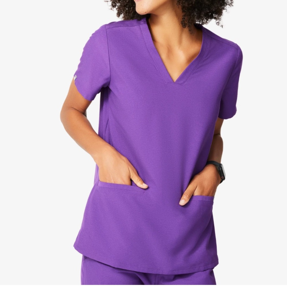 Figs Women's Purple V-Neck Scrub Set
